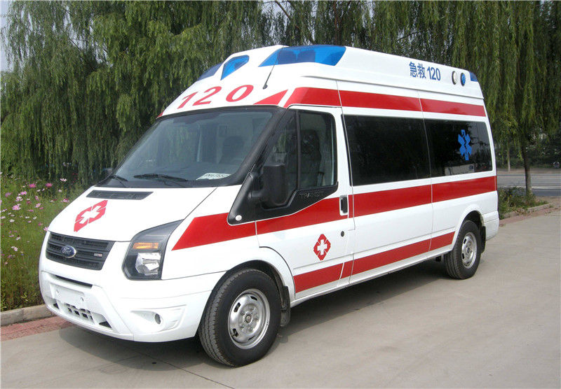 移動救護車為何頻頻遇到前方司機不及時避讓？